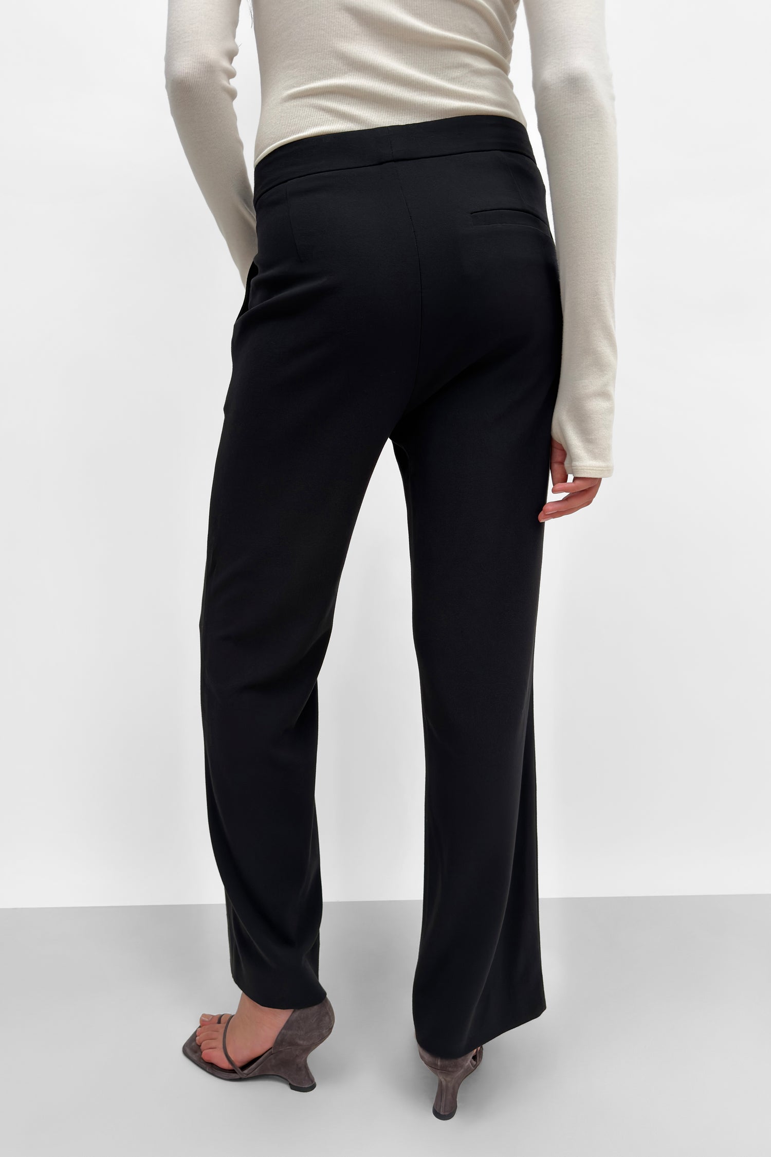 The Aniara wool suiting pant