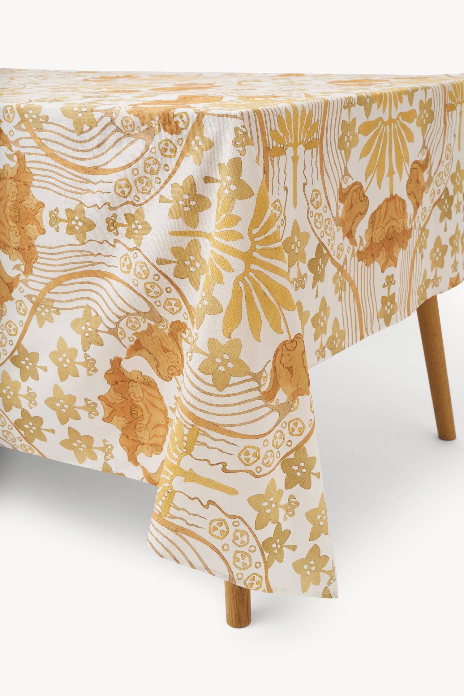 The Dafne linen blend tablecloth in Tulip print