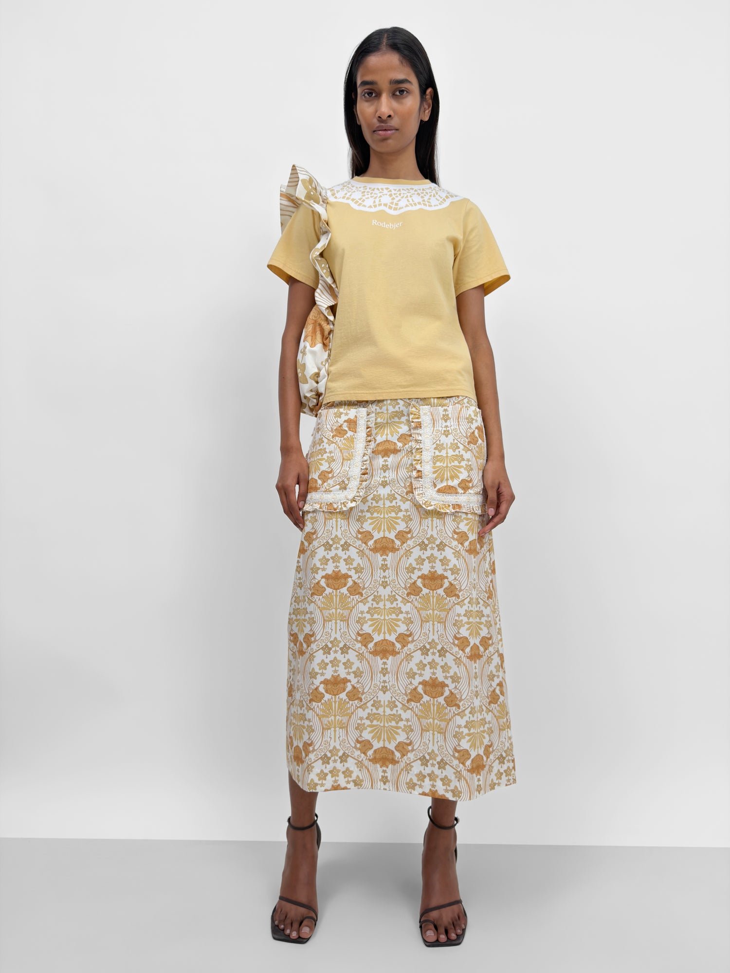 The Margot baby t-shirt with lace collar print