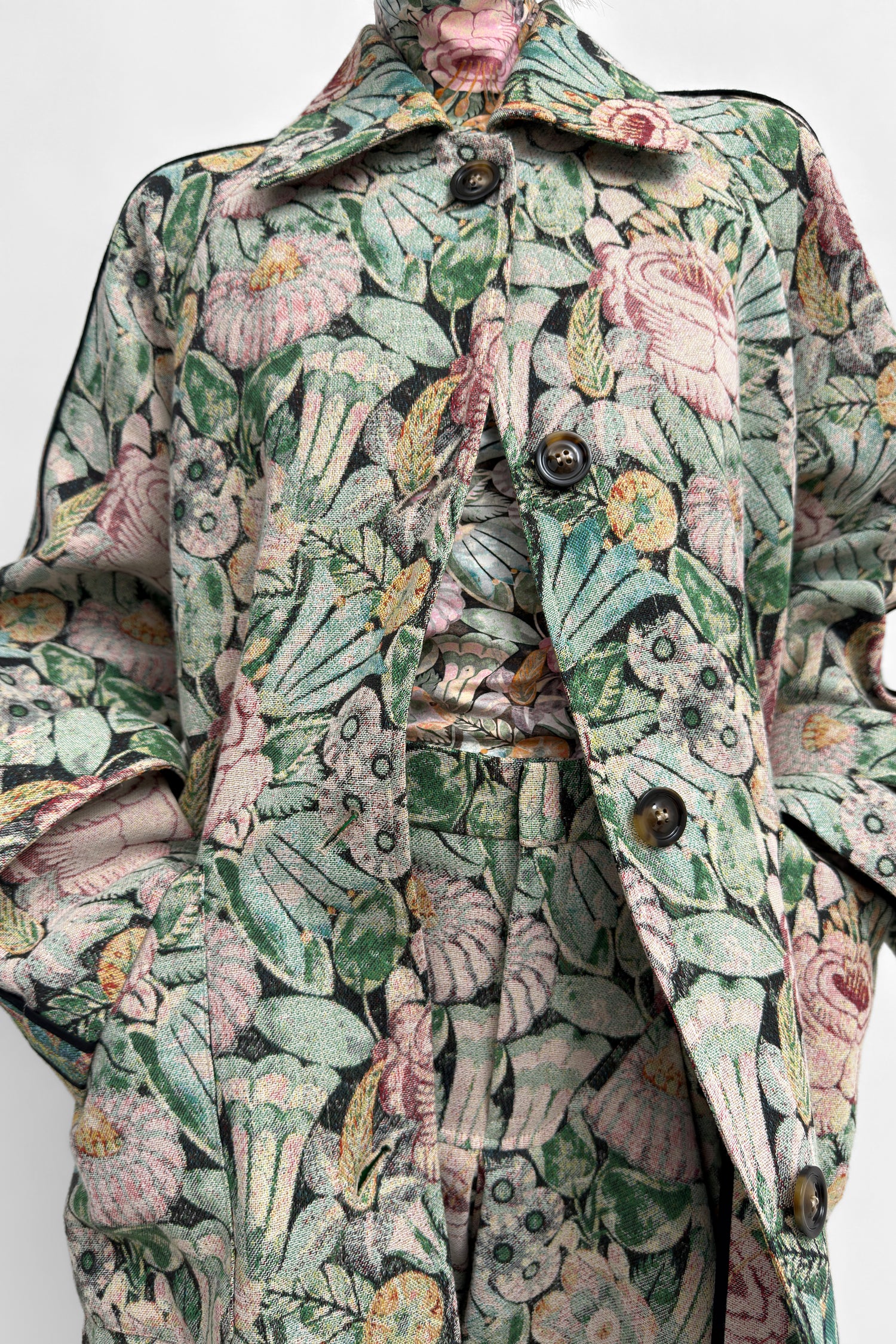 The Yuna jacquard coat in Opulent rose