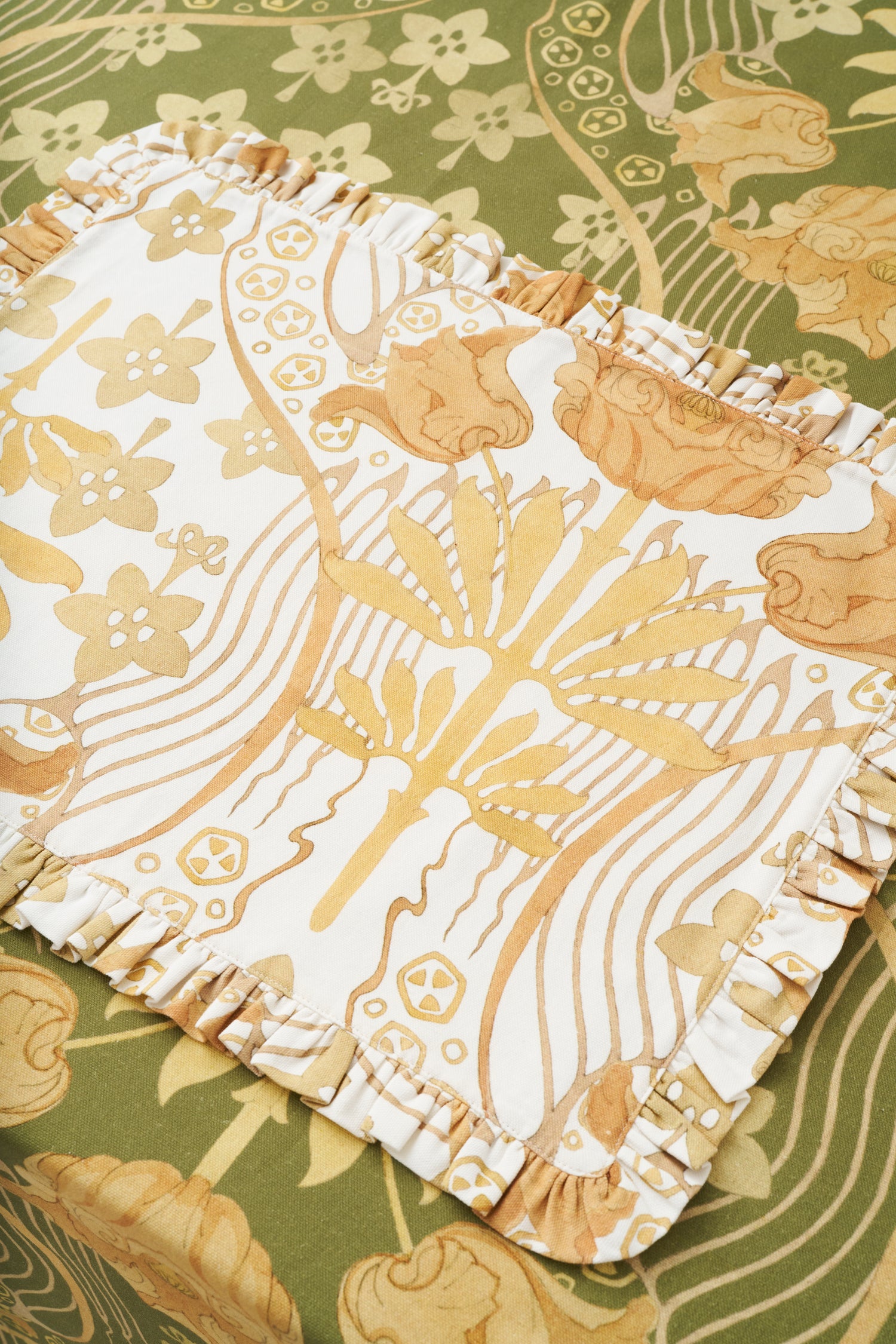 The Birgitta frill-trimmed placemat in Tulip print 2P