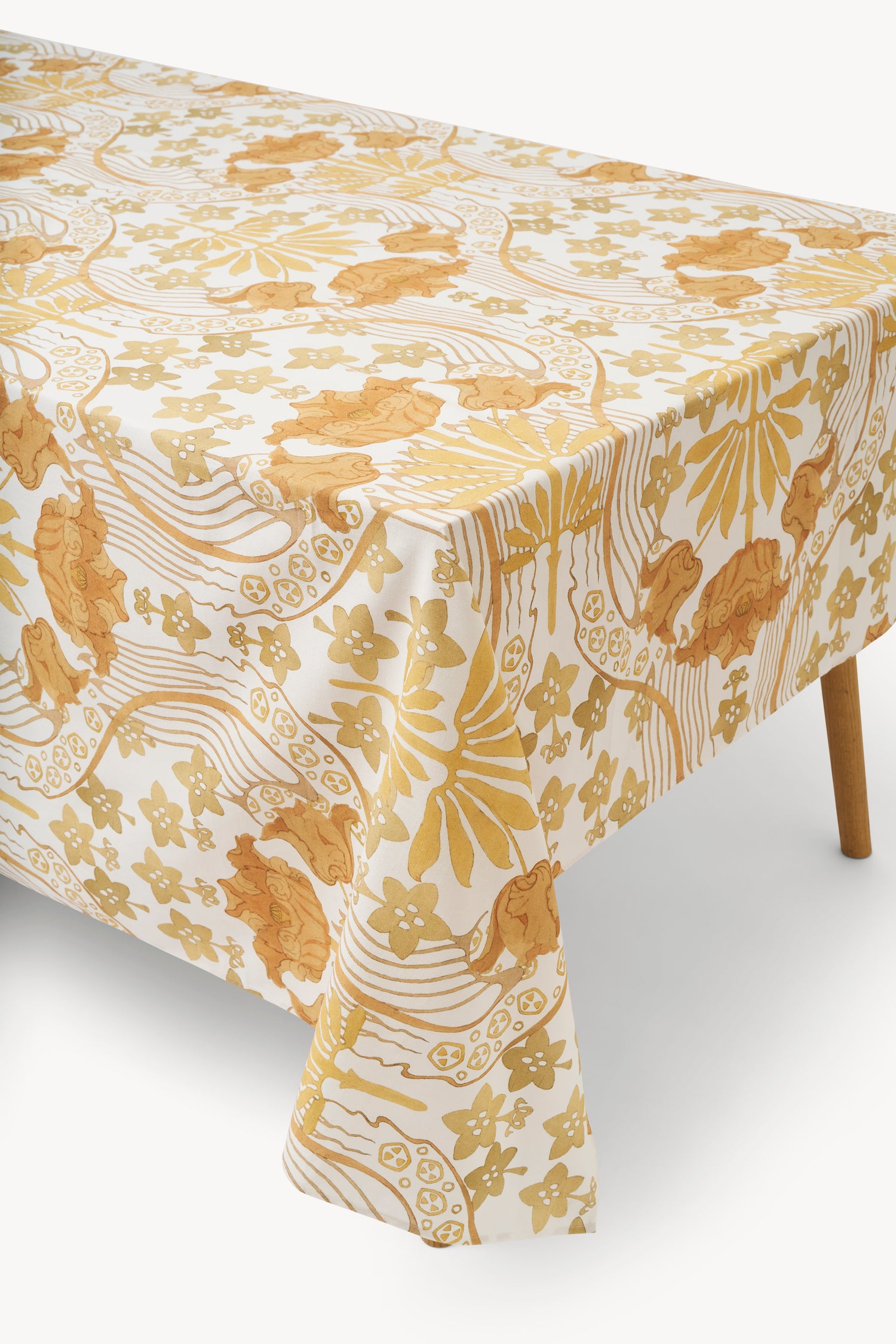 The Dafne linen blend tablecloth in Tulip print