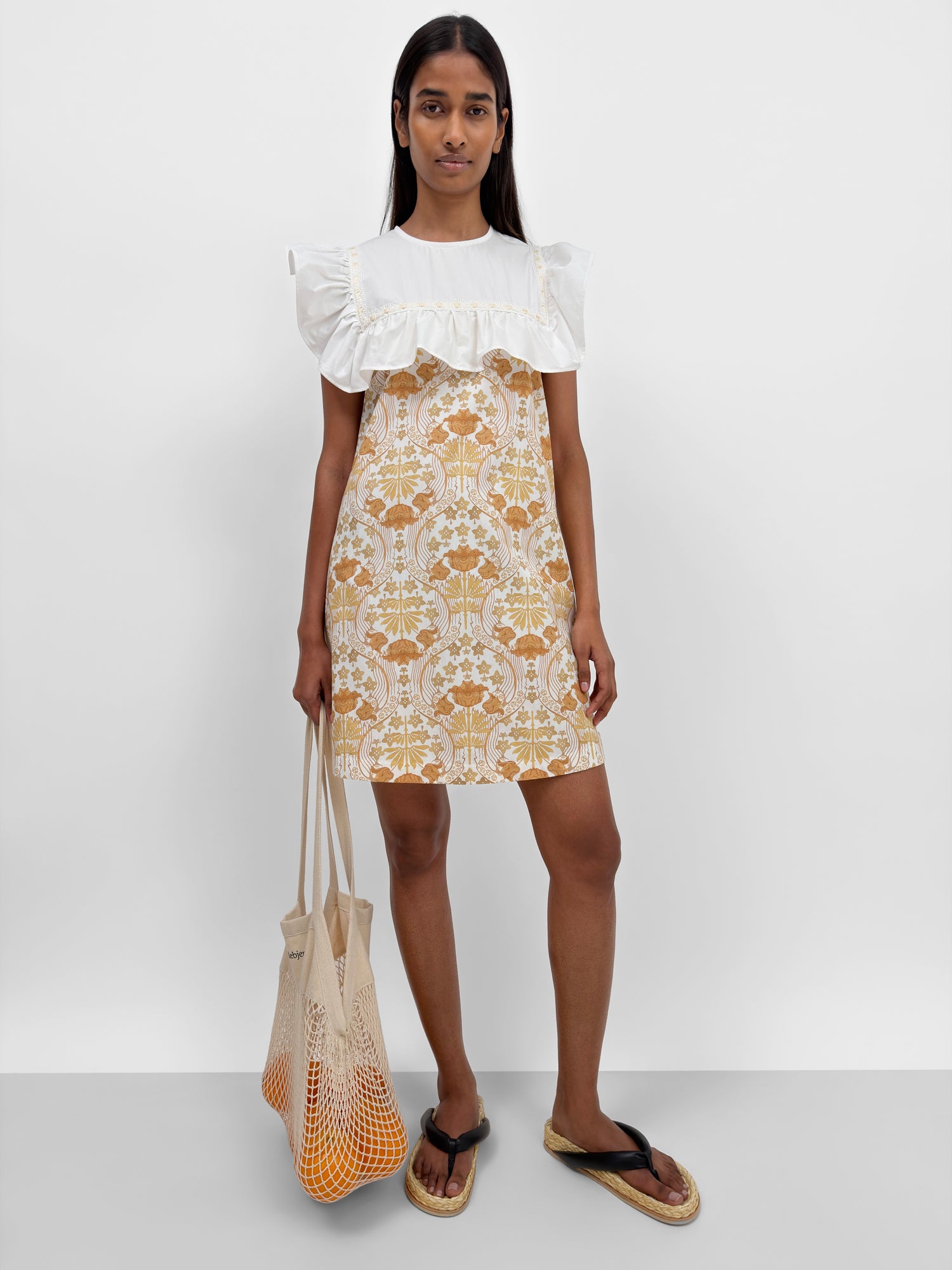 The cotton mesh shopping tote