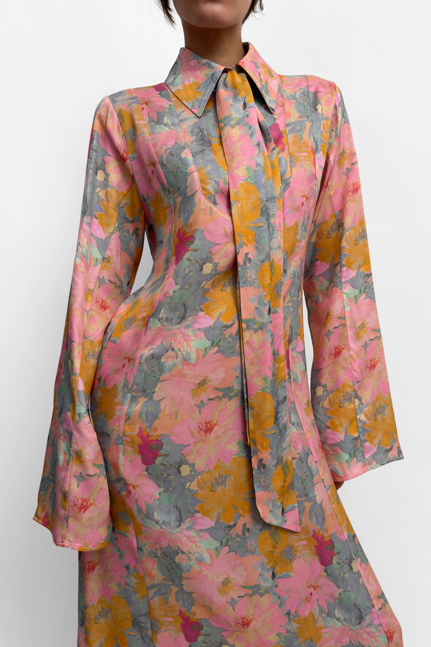 The Luna shiny scarf in Floral Paint print