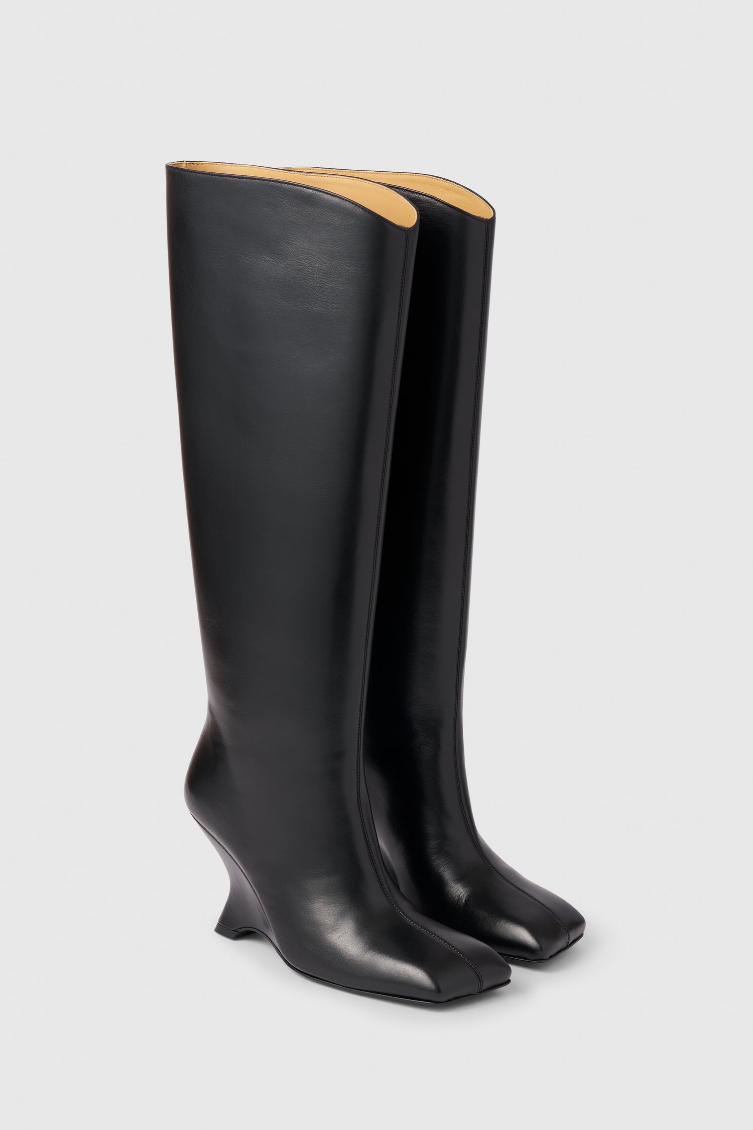 The Lyla leather boot