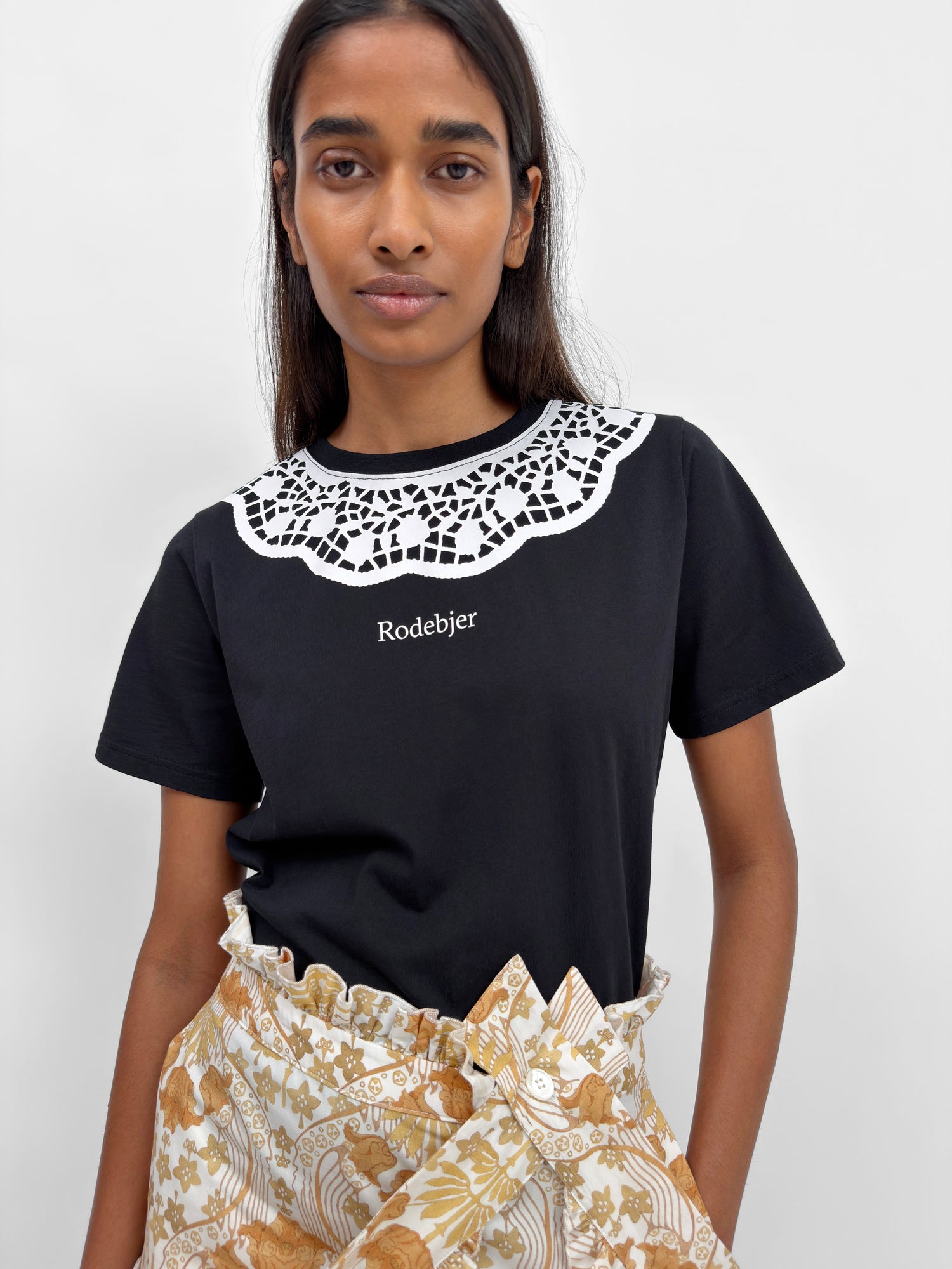The Margot baby t-shirt with lace collar print