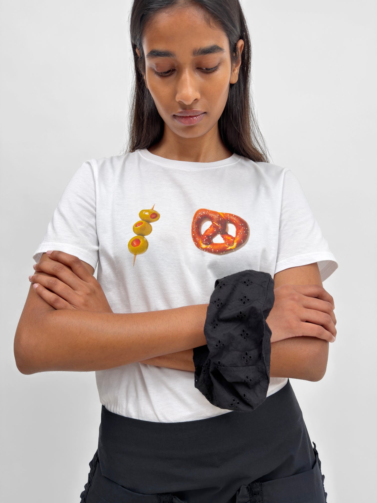 The Margot baby t-shirt with pretzel and olives print