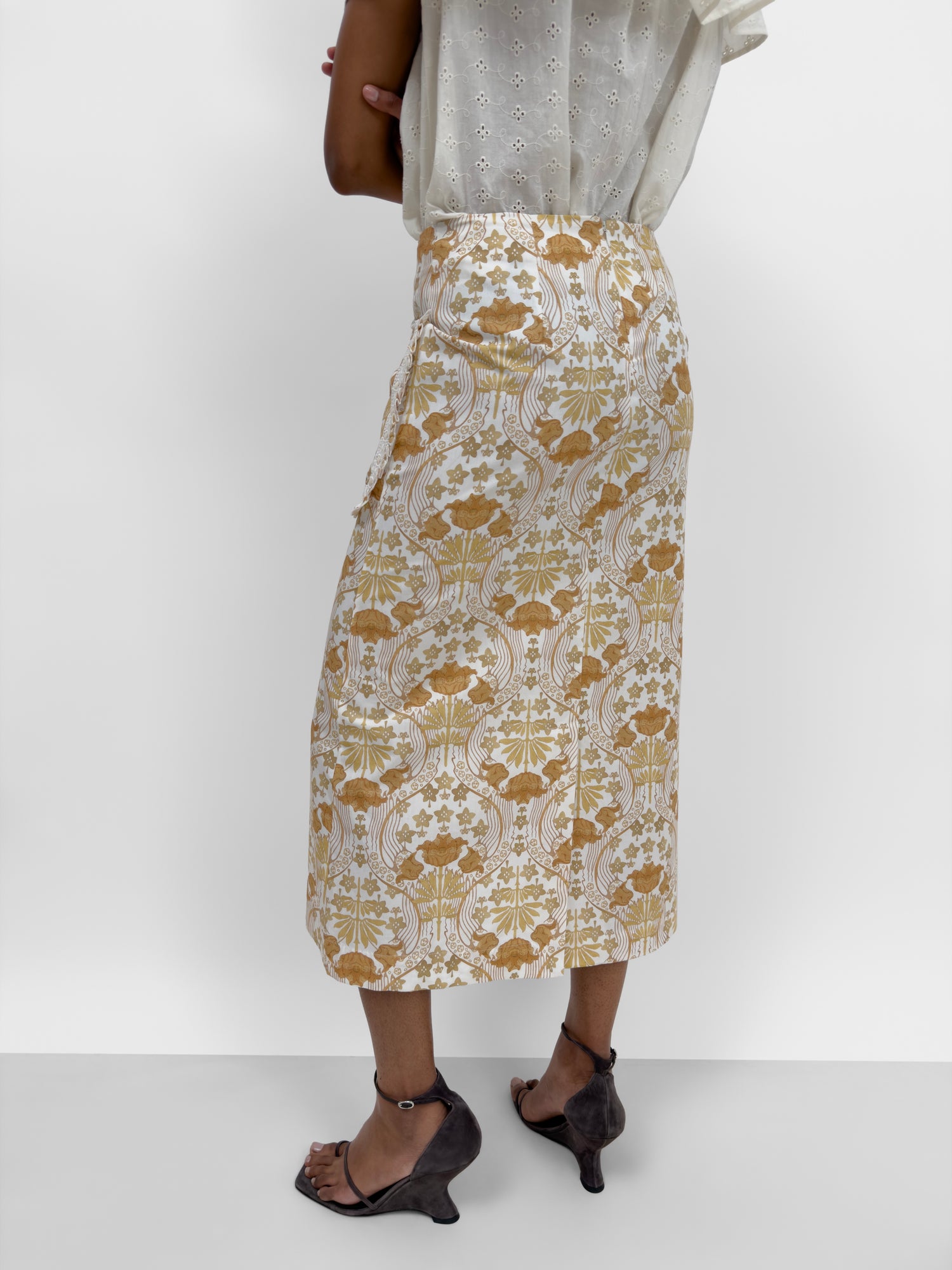 The Ulrika apron pencil skirt in Tulip print
