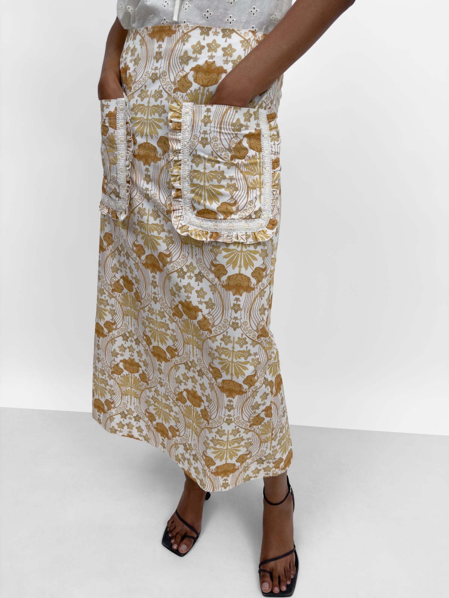 The Ulrika apron pencil skirt in Tulip print