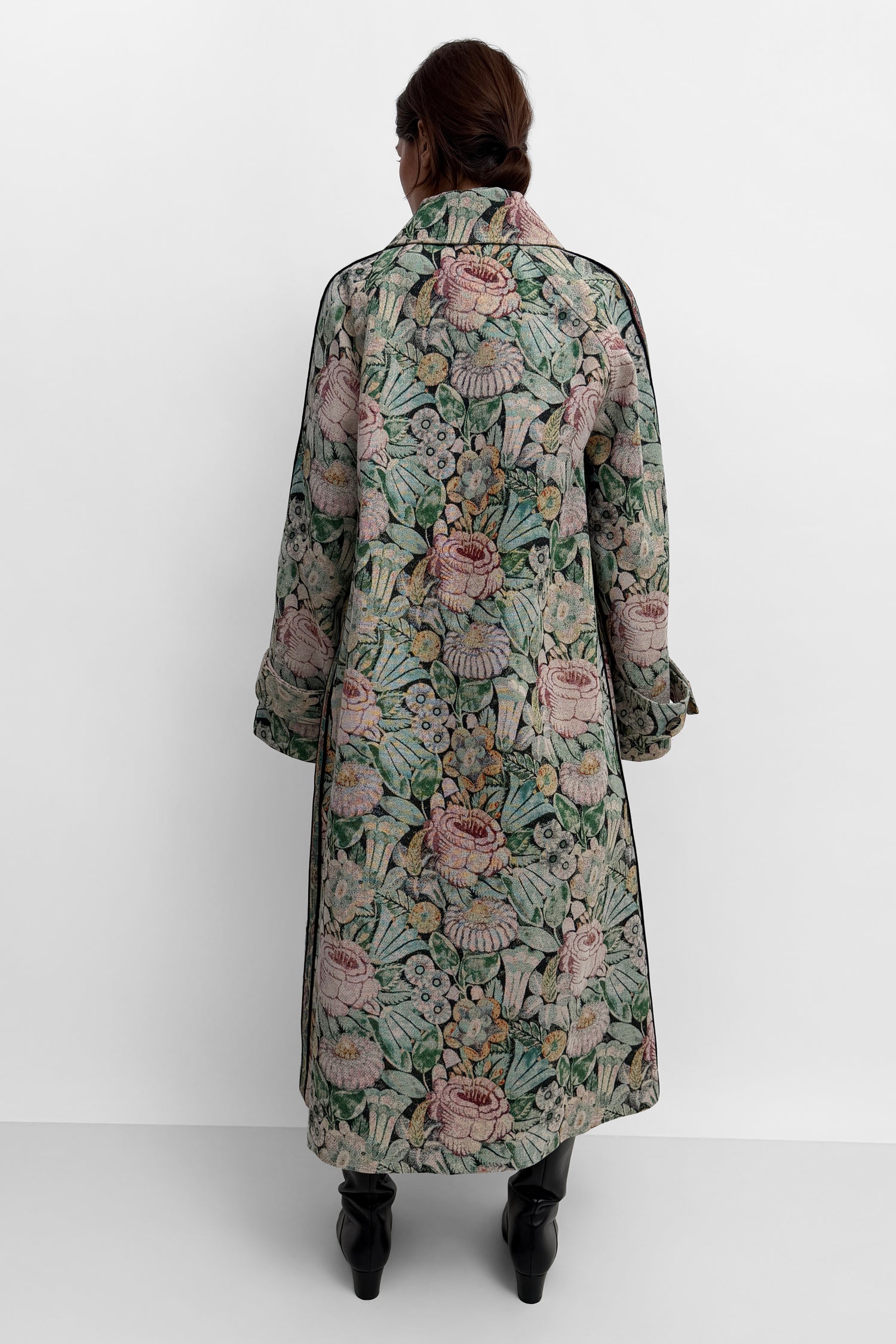 The Yuna jacquard coat in Opulent rose