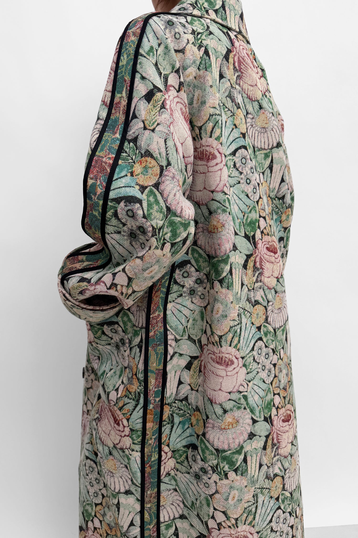 The Yuna jacquard coat in Opulent rose