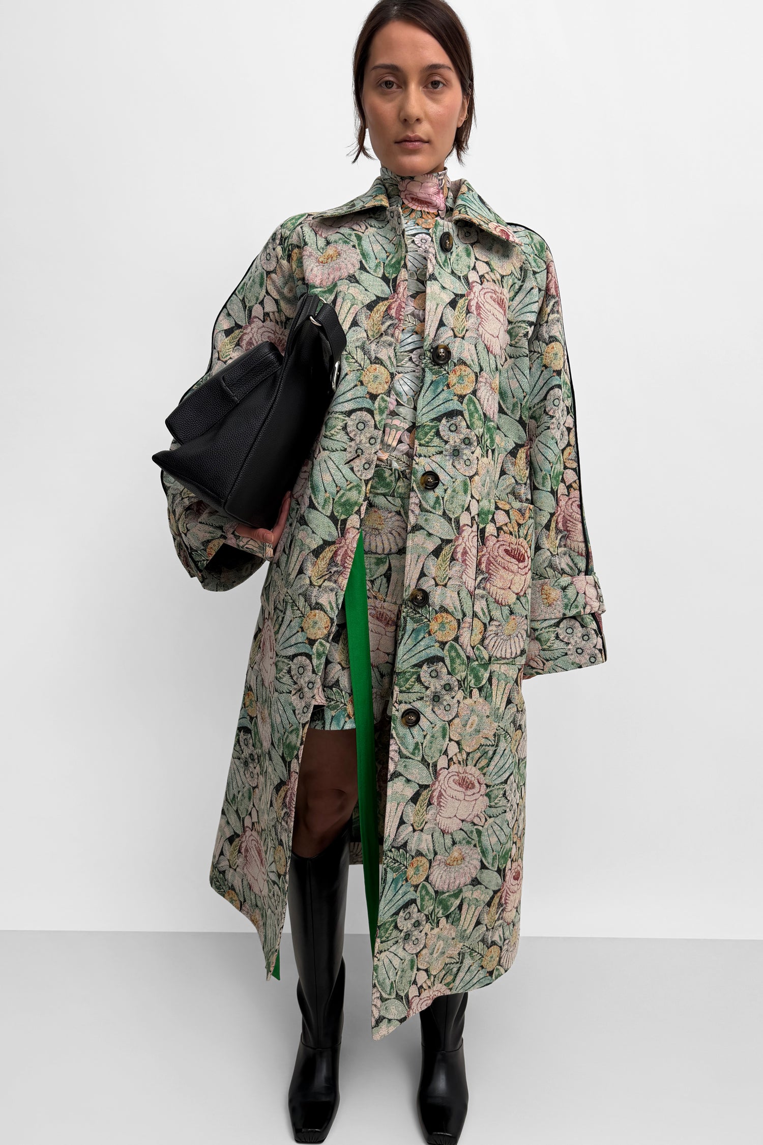 The Yuna jacquard coat in Opulent rose