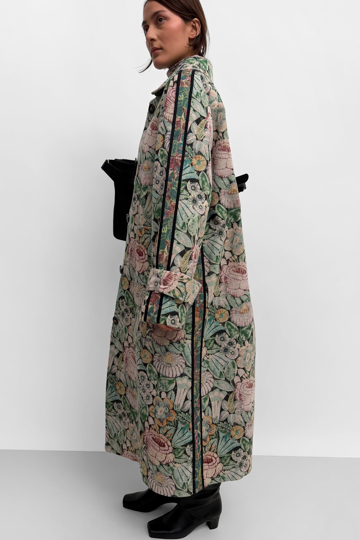 The Yuna jacquard coat in Opulent rose