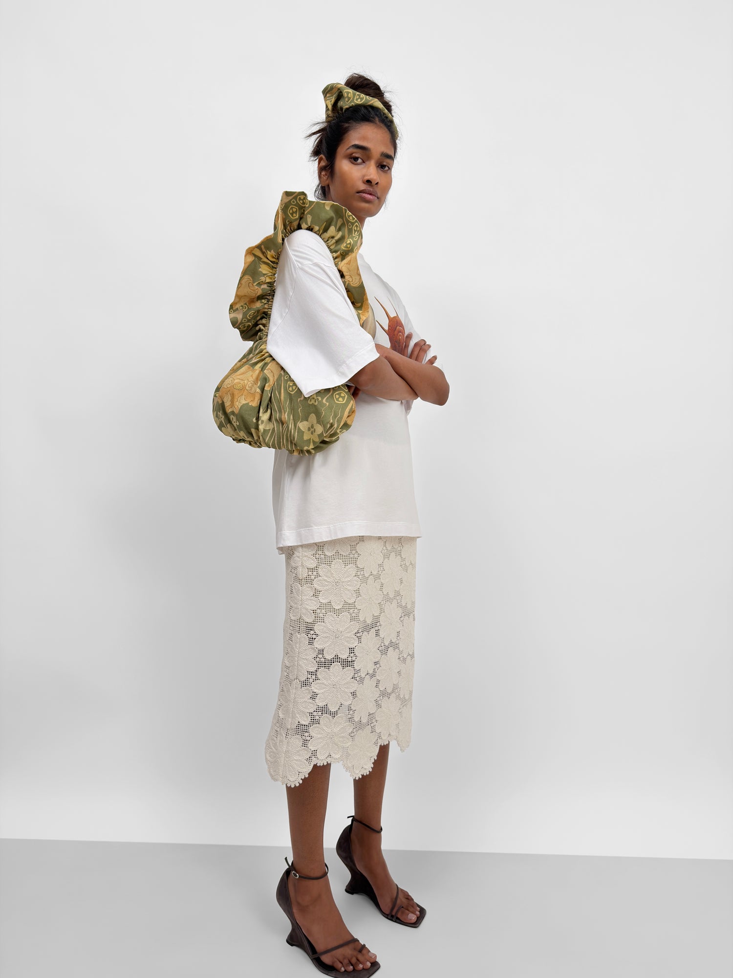 The scrunchie bag in Tulip print
